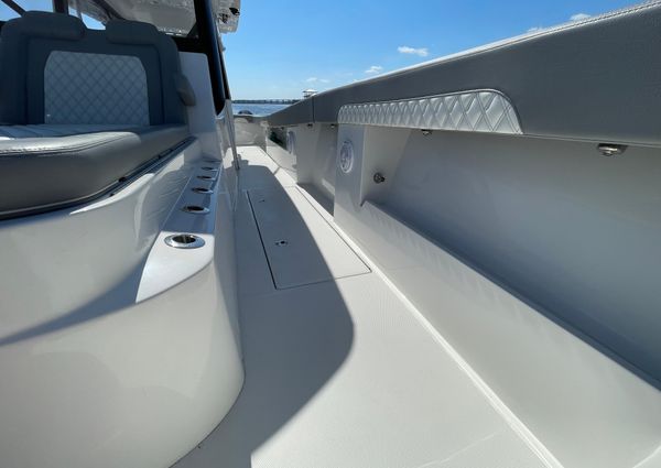 Front-runner 37-CATAMARAN image