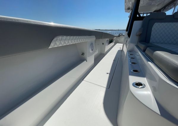 Front-runner 37-CATAMARAN image