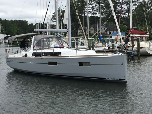 Beneteau Oceanis 38 - main image