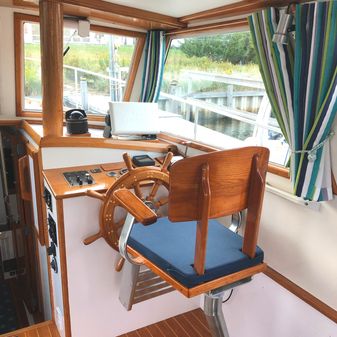 Wilbur 34-FLYBRIDGE image