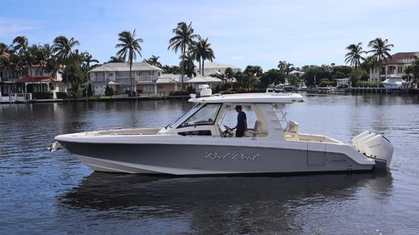 Boston Whaler 350 Realm 