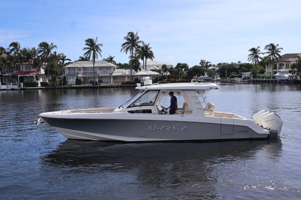 Boston Whaler 350 Realm - main image