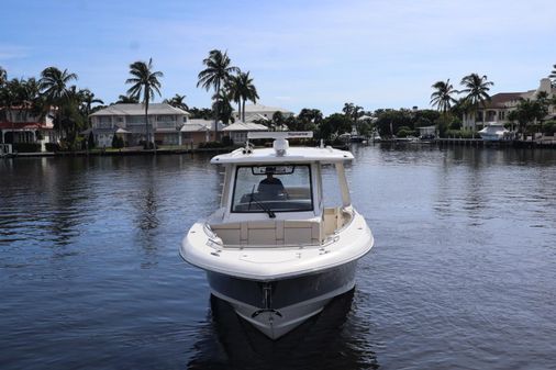 Boston Whaler 350 Realm image