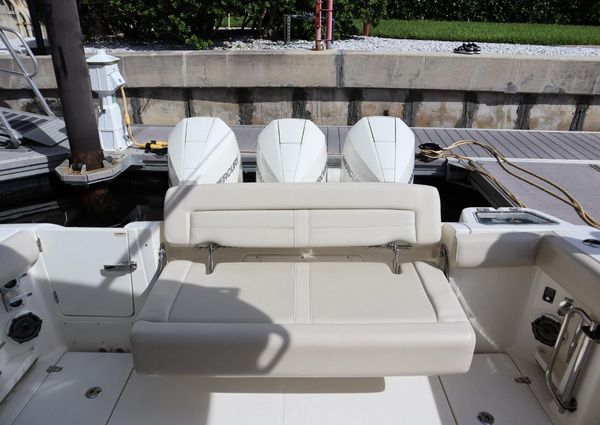 Boston Whaler 350 Realm image