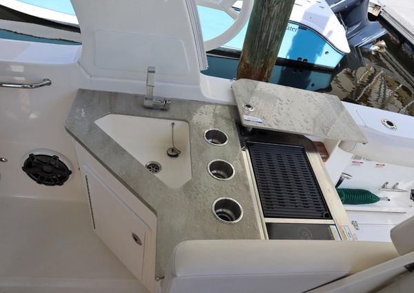 Boston Whaler 350 Realm image