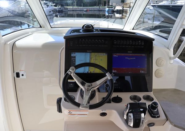 Boston Whaler 350 Realm image