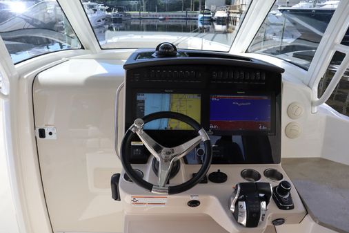 Boston Whaler 350 Realm image