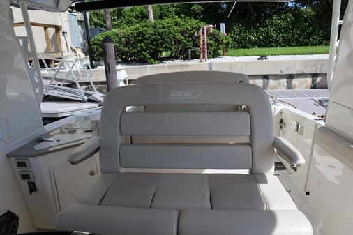 Boston Whaler 350 Realm image