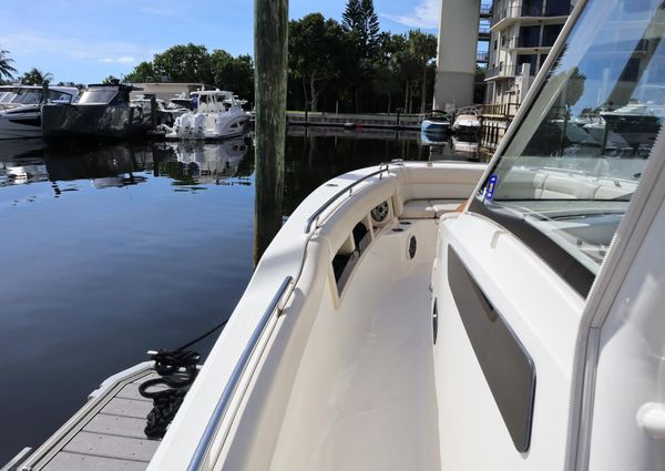 Boston Whaler 350 Realm image