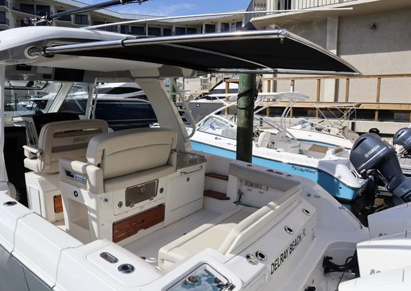 Boston Whaler 350 Realm image