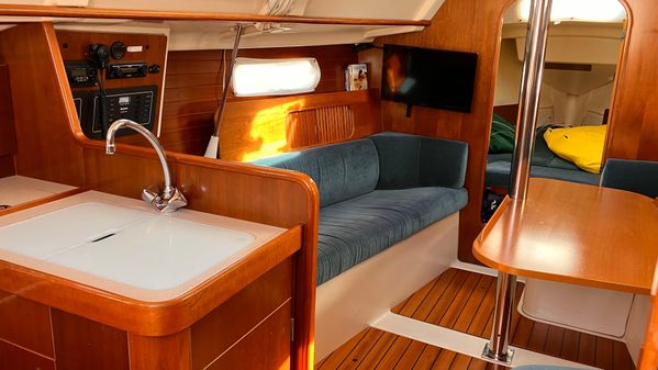 Beneteau Oceanis 321 image