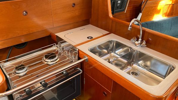 Beneteau Oceanis 321 image