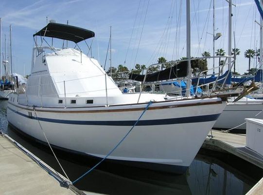 Marine Trader Aft Cabin Sundeck - main image