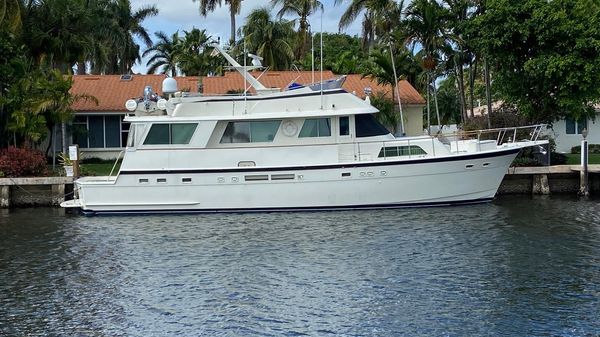 Hatteras 63 Cockpit Motor Yacht