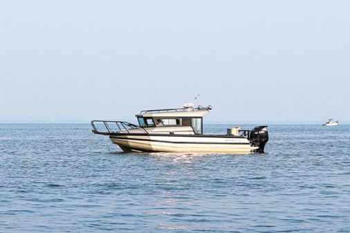 Custom ALUMINUS-RAY-PILOTHOUSE image