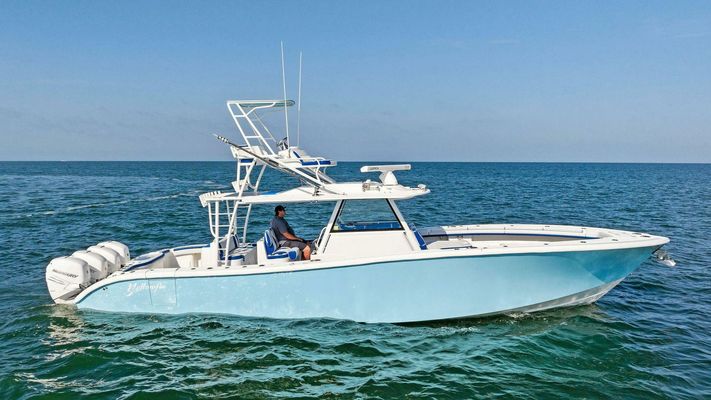 Yellowfin 42 Center Console - main image