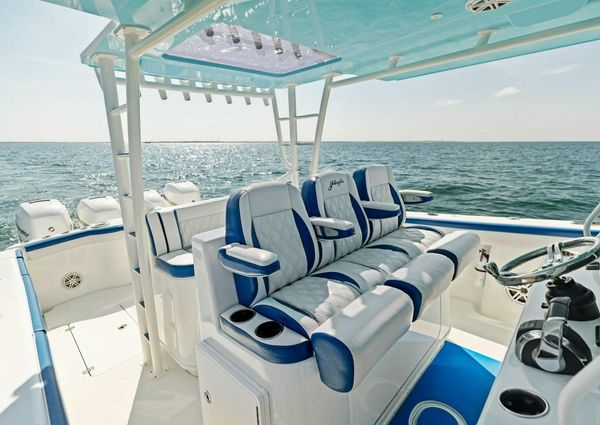 Yellowfin 42 Center Console image