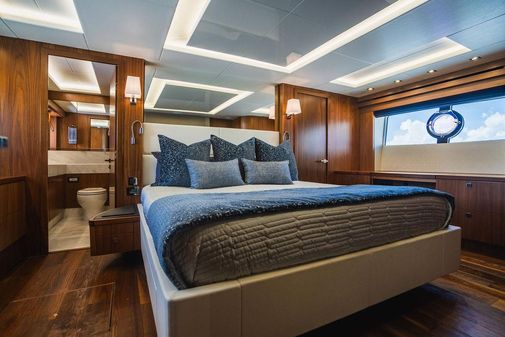 Sunseeker 86 Yacht image