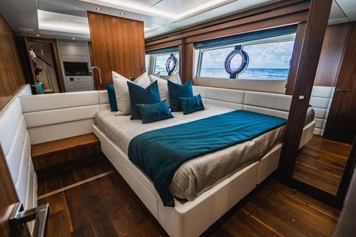 Sunseeker 86 Yacht image