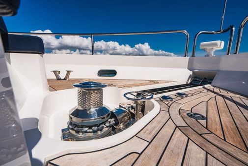 Sunseeker 86 Yacht image