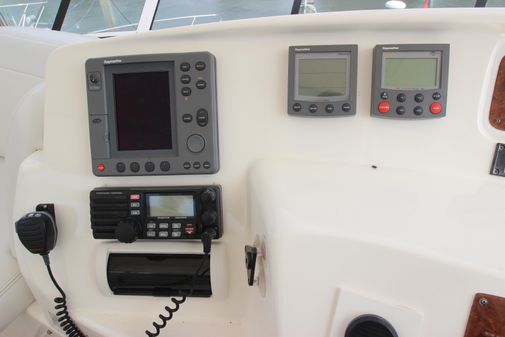 Silverton 410 Sport Bridge image