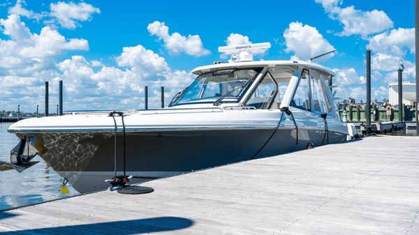 Boston Whaler 380EX REALM 