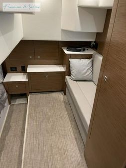 Cruisers Yachts 390 Express Coupe image
