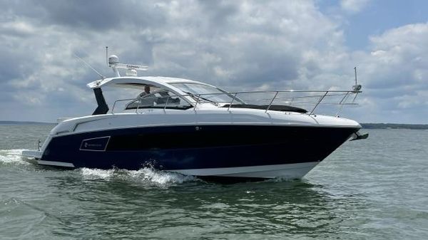 Cruisers Yachts 390 Express Coupe