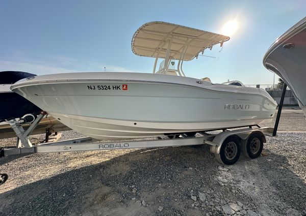 Robalo R200-CENTER-CONSOLE image