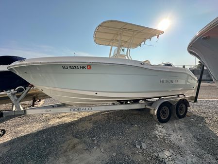 Robalo R200-CENTER-CONSOLE image