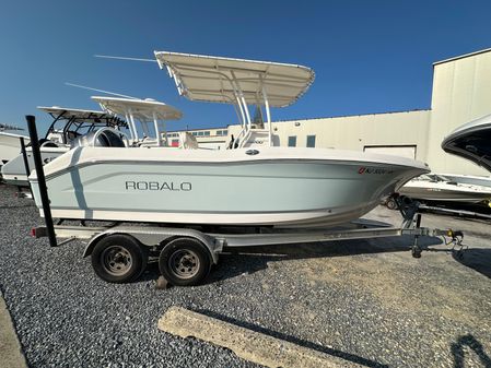 Robalo R200-CENTER-CONSOLE image