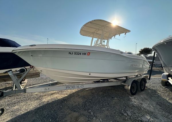 Robalo R200-CENTER-CONSOLE image