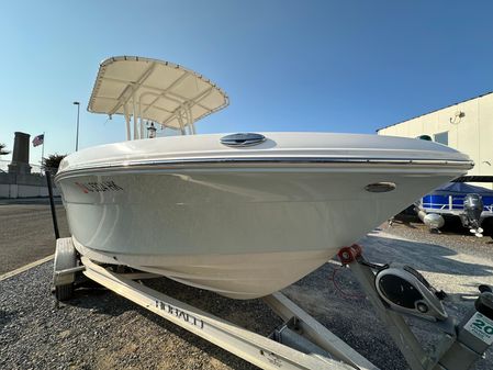 Robalo R200-CENTER-CONSOLE image