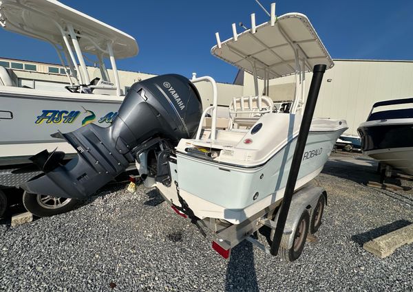 Robalo R200-CENTER-CONSOLE image