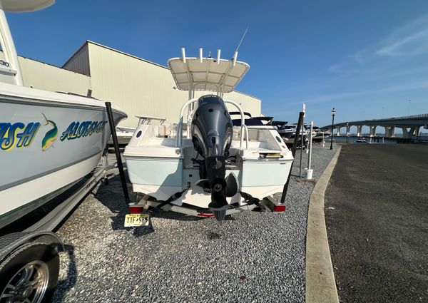 Robalo R200-CENTER-CONSOLE image