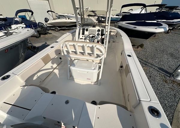 Robalo R200-CENTER-CONSOLE image