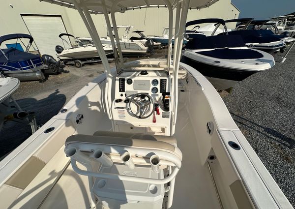 Robalo R200-CENTER-CONSOLE image