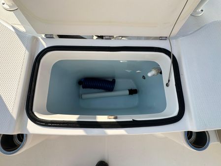 Robalo R200-CENTER-CONSOLE image