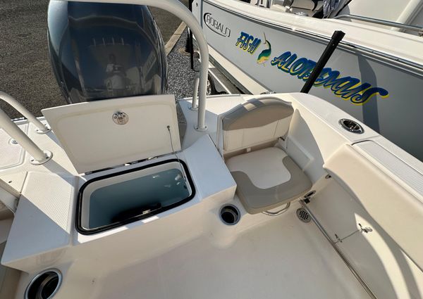 Robalo R200-CENTER-CONSOLE image