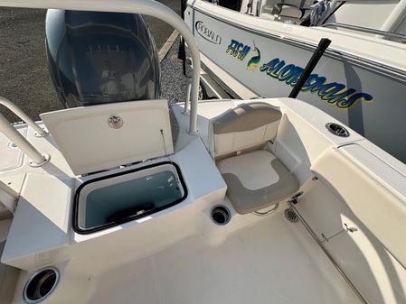 Robalo R200-CENTER-CONSOLE image