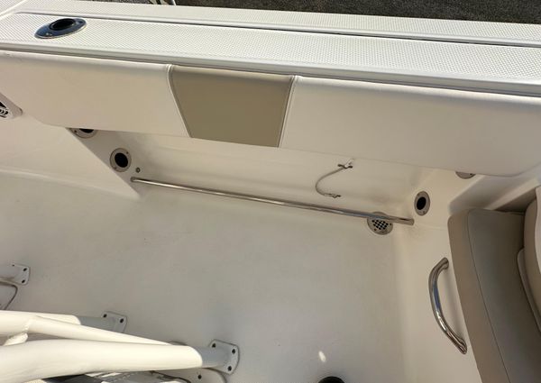 Robalo R200-CENTER-CONSOLE image