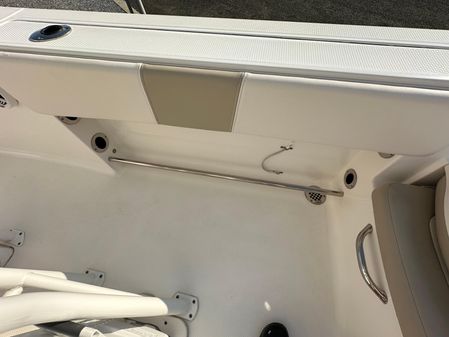 Robalo R200-CENTER-CONSOLE image