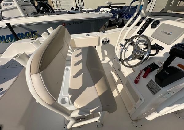 Robalo R200-CENTER-CONSOLE image