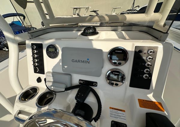 Robalo R200-CENTER-CONSOLE image