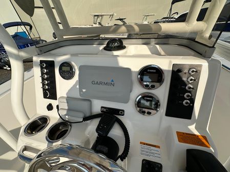 Robalo R200-CENTER-CONSOLE image