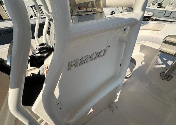 Robalo R200-CENTER-CONSOLE image