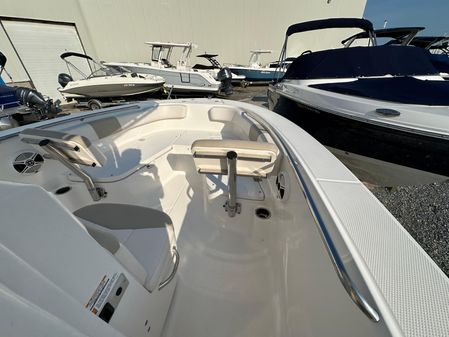 Robalo R200-CENTER-CONSOLE image