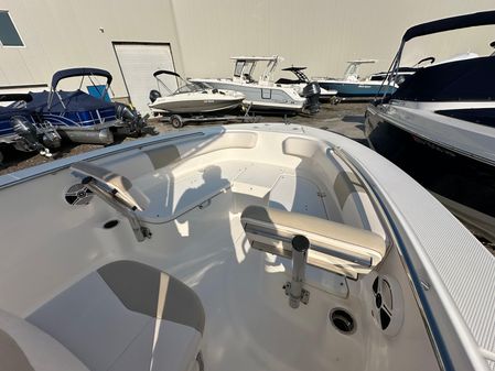 Robalo R200-CENTER-CONSOLE image