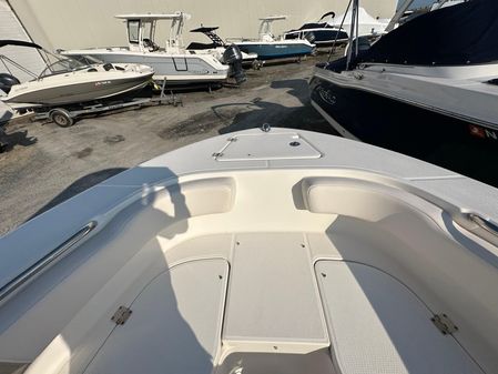 Robalo R200-CENTER-CONSOLE image