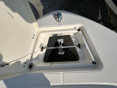 Robalo R200-CENTER-CONSOLE image